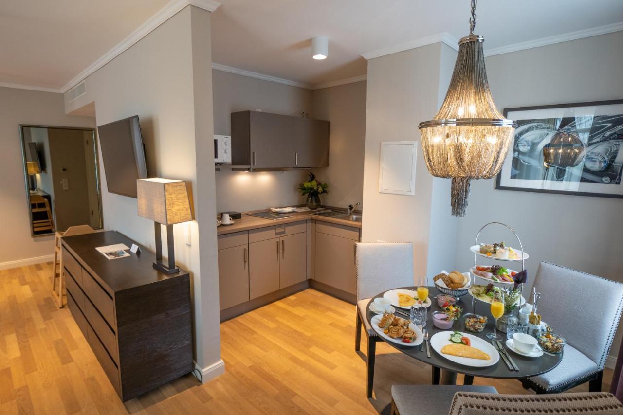 Vila Vita Rosenpark Marburg Exterior foto A kitchen in a serviced apartment