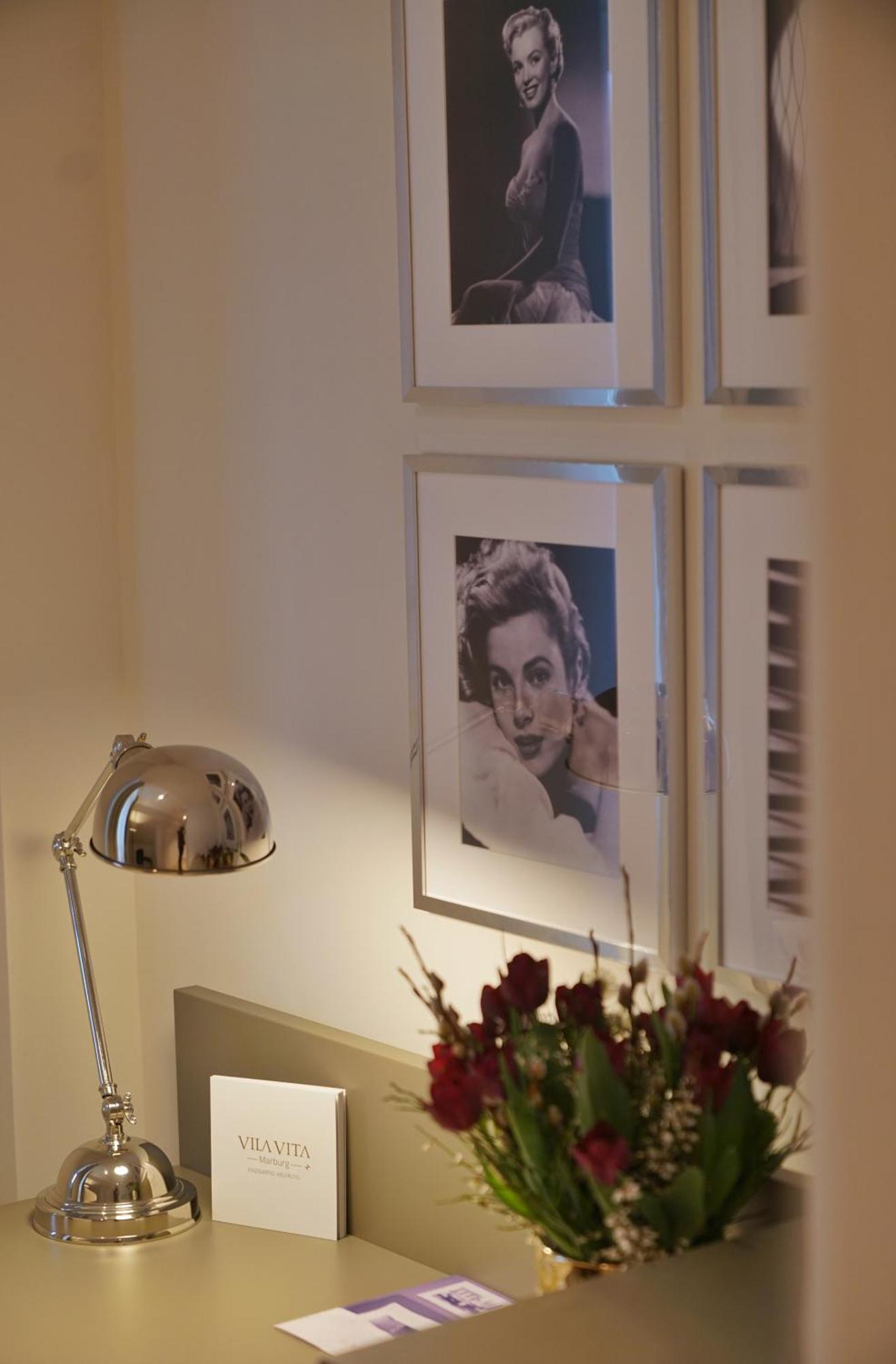 Vila Vita Rosenpark Marburg Quarto foto A photograph of Audrey Hepburn by Allan Allan Warren