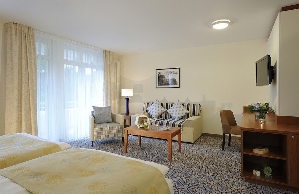 Vila Vita Rosenpark Marburg Exterior foto A typical hotel room